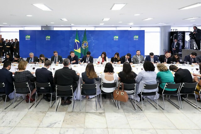 Bolsonaro participa de café da manhã com jornalistas