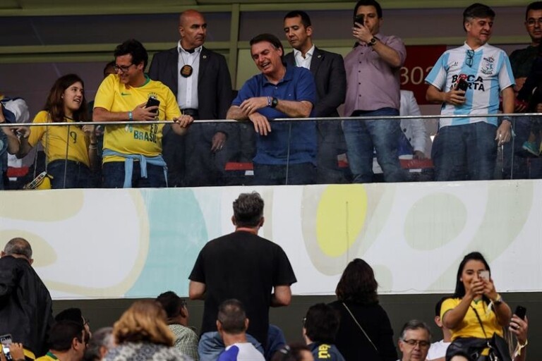 Bolsonaro compareceu ao jogo amistoso entre Brasil e Catar, em Brasília