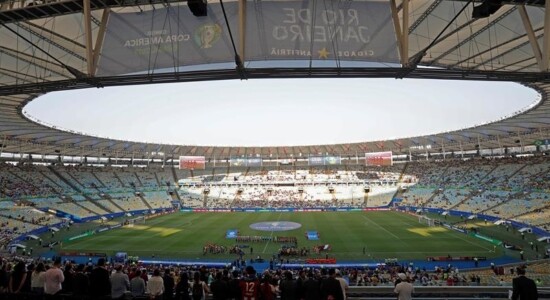 Maracanã com poucos torcedores em jogo entre Catar e Paraguai