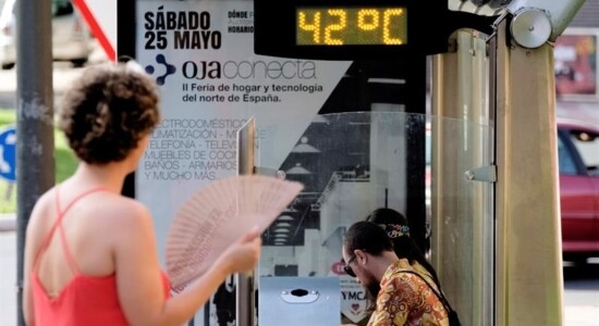 termômetro de rua na espanha marca 42º C