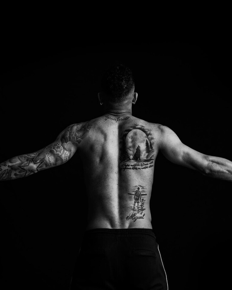 Danilo tem fé e Jesus Cristo tatuados no corpo