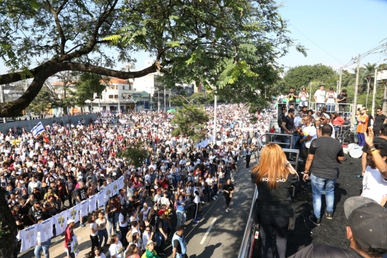 Multidão de fieis lotou as ruas na Marcha Para Jesus