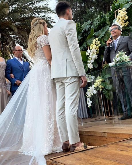 Carol Dantas e Vinicius Martinez se casaram neste sábado (8), em Sorocaba, no interior de São Paulo