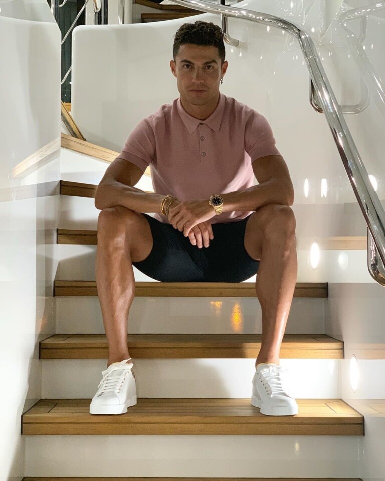 Cristiano Ronaldo viajou com a família para Grécia e para o Sul da França