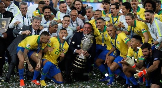 Bolsonaro e os jogadores da Seleção Brasileira