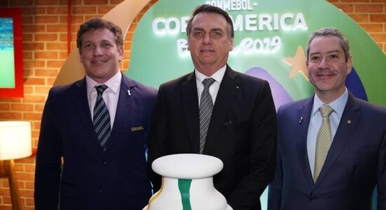 Bolsonaro foi convidado para entregar troféu da Copa América