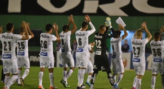 Santos vence com gol contra e retoma liderança provisória do Brasileiro