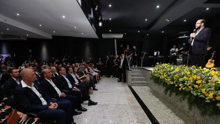Presidente Jair Bolsonaro participa de culto evangélico na capital federal
