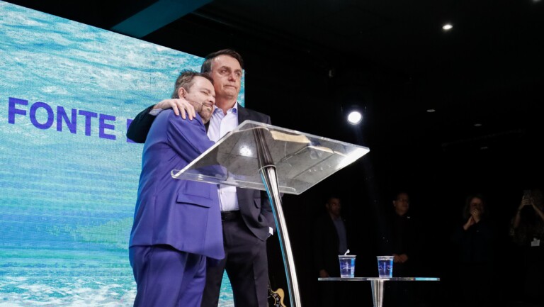 Presidente Jair Bolsonaro participa de culto evangélico na capital federal