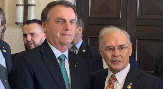 Presidente Jair Bolsonaro e senador Arolde de Oliveira