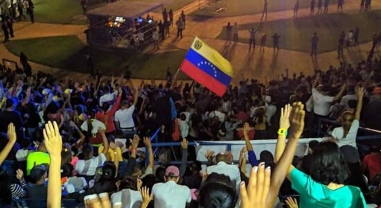 Cristãos participam de grande vigília de oração na Venezuela