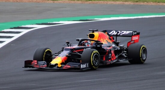 Verstappen deixa Honda perto de renovar com a Red Bull