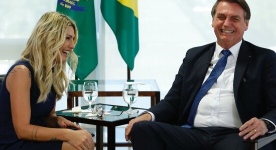 Antonia Fontenelle e Jair Bolsonaro conversaram sobre temas polêmicos