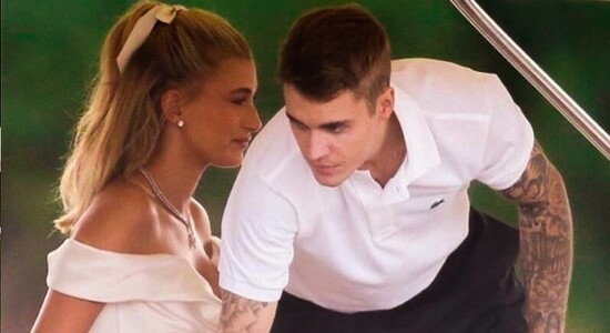 Cerimônia religiosa do casal Bieber acontece um ano após união oficial