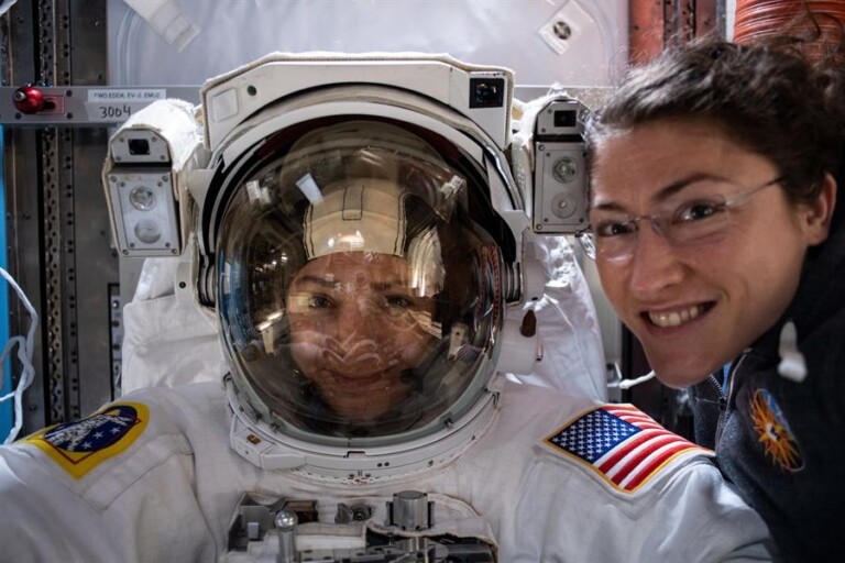 Astronautas fazem 1ª missão espacial 100% feminina