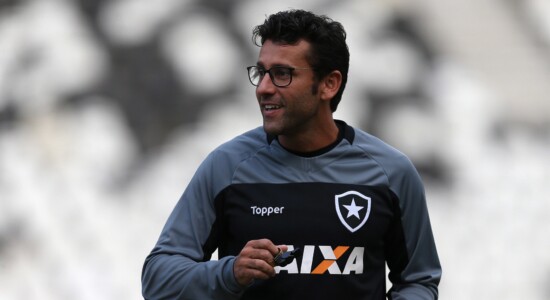 Albero Valentim retorna ao comando do Botafogo