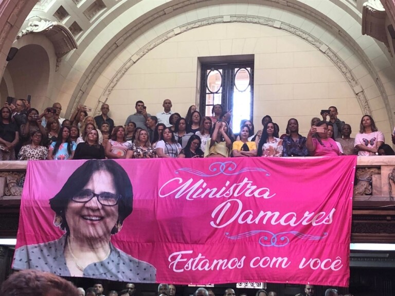 Damares Alves foi homenageada com a maior honraria da Alerj