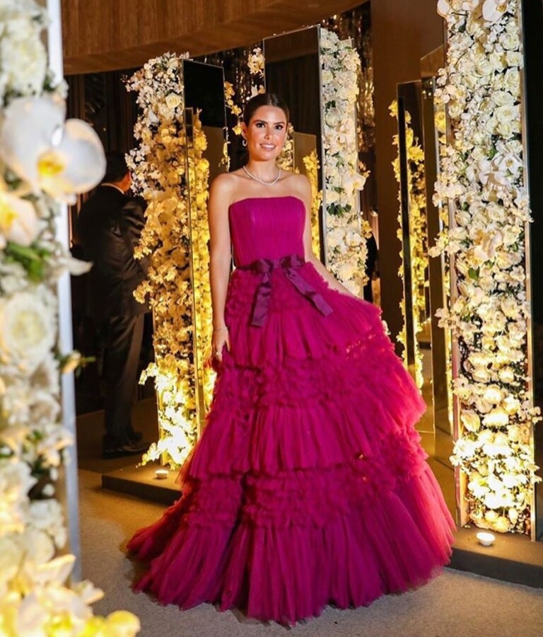 Blogueira Thássia Naves se casa em cerimônia luxuosa