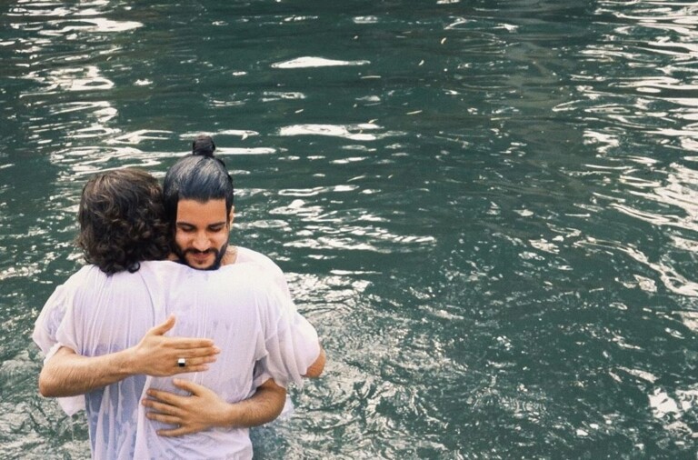Gabriel Guedes se batiza no rio Jordão