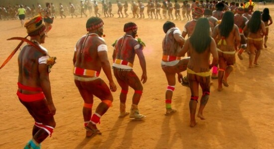 Indígenas da tribo Guarani