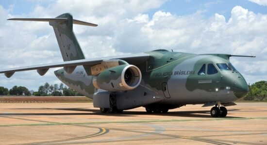 KC-390 é o novo cargueiro militar produzido pela Embraer a pedido da FAB, que tem encomenda de 28 aviões do modelo