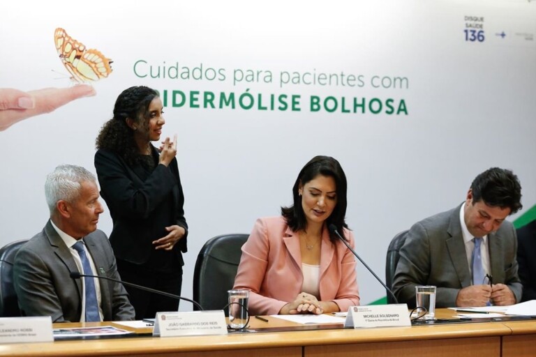 Michelle Bolsonaro durante lançamento de consulta pública sobre protocolo de tratamento de doença rara