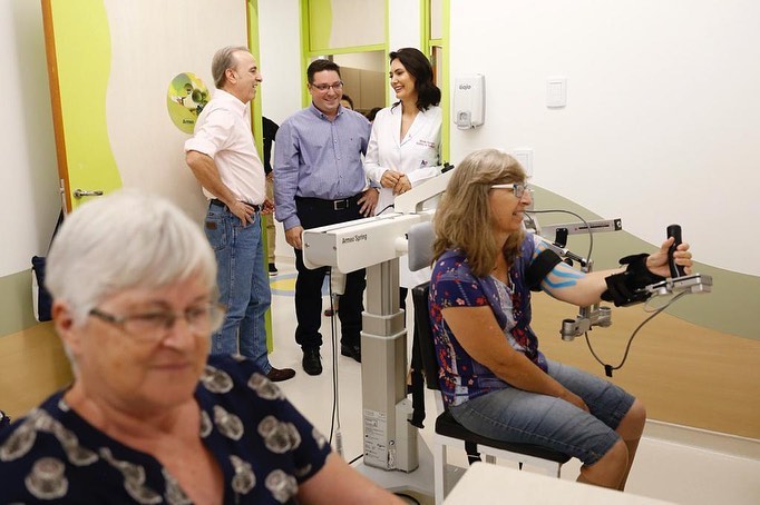Michelle Bolsonaro visitou o Hospital do Amor e participou de atividades voluntárias com pacientes com câncer
