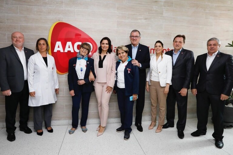 Primeira-dama visita sede da AACD em São Paulo