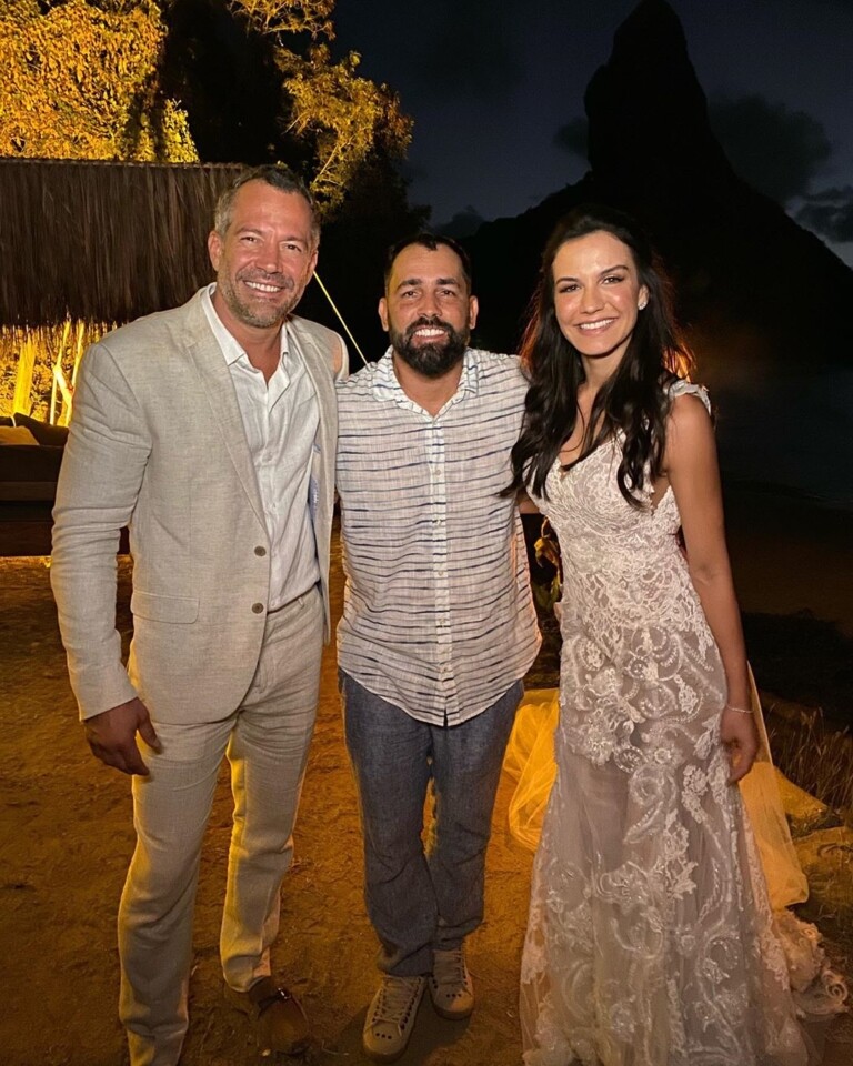 Fotos! Malvino Salvador e Kyra Gracie se casam em Noronha