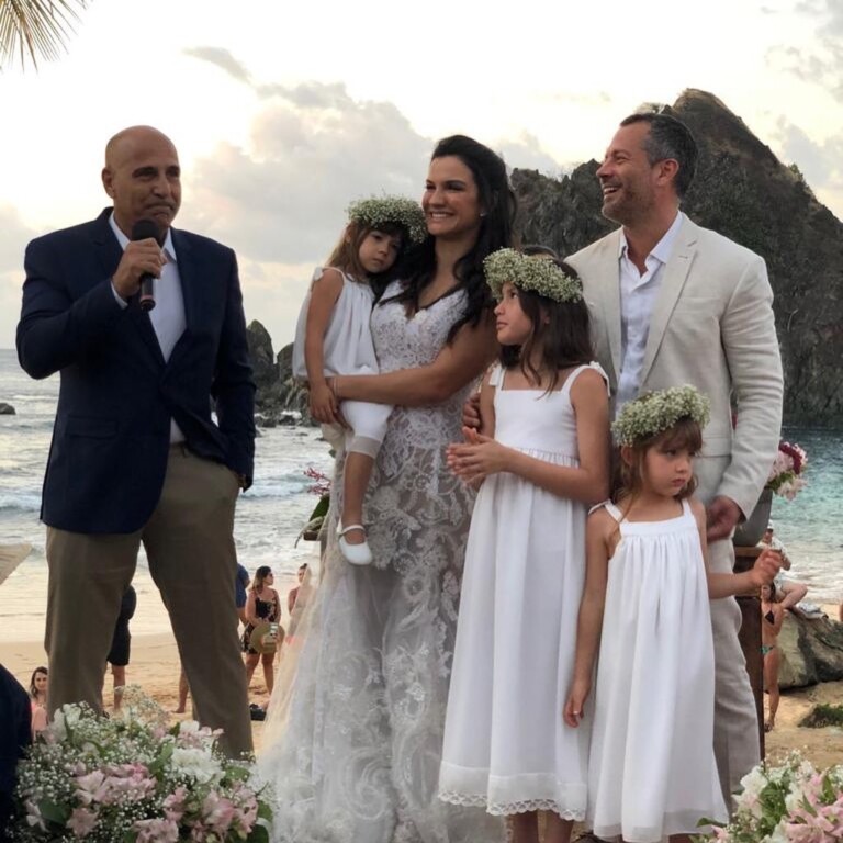 Fotos! Malvino Salvador e Kyra Gracie se casam em Noronha