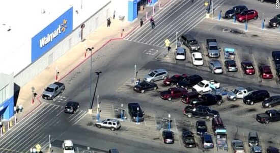 Tiroteio no estacionamento do Walmart termina com 3 mortos