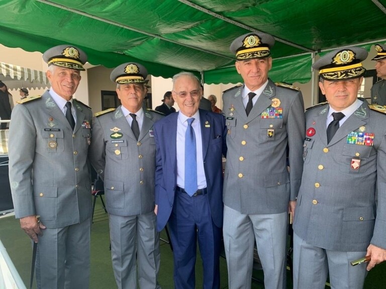 Bolsonaro participa de solenidade na Academia Militar das Agulhas Negras