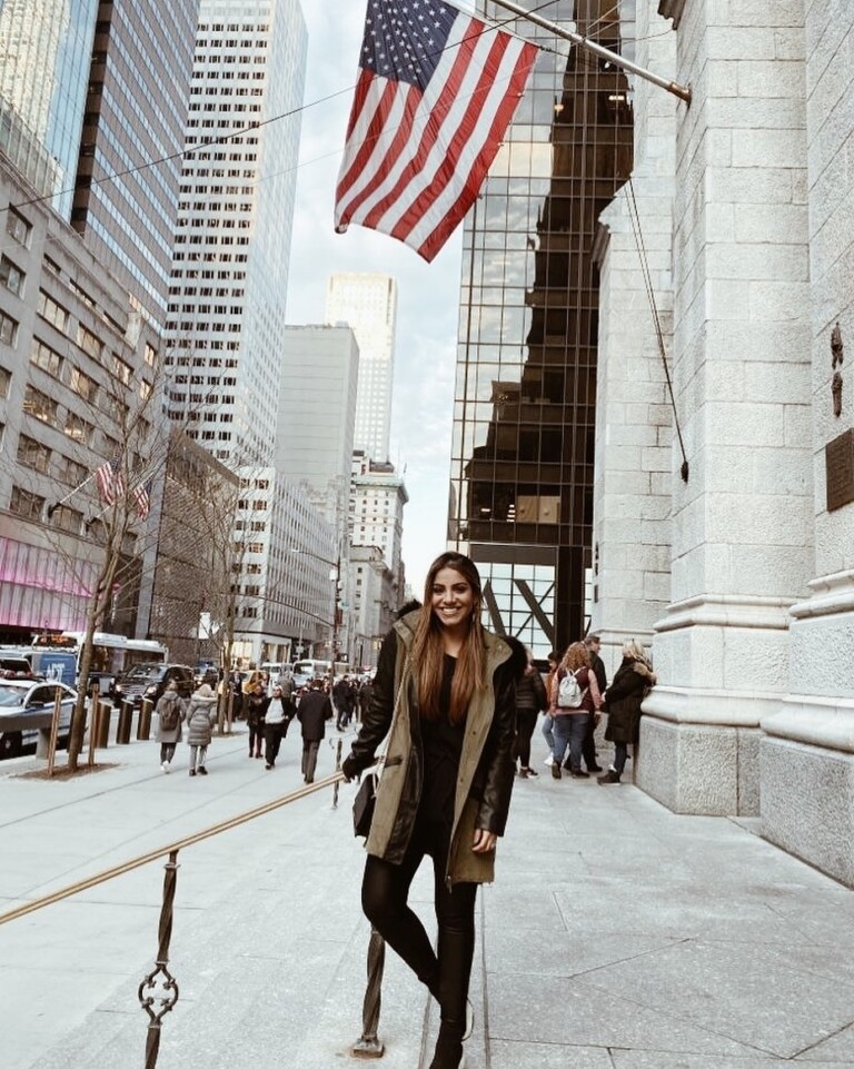 Gabriela Rocha e o marido fazem passeio por Nova Iorque