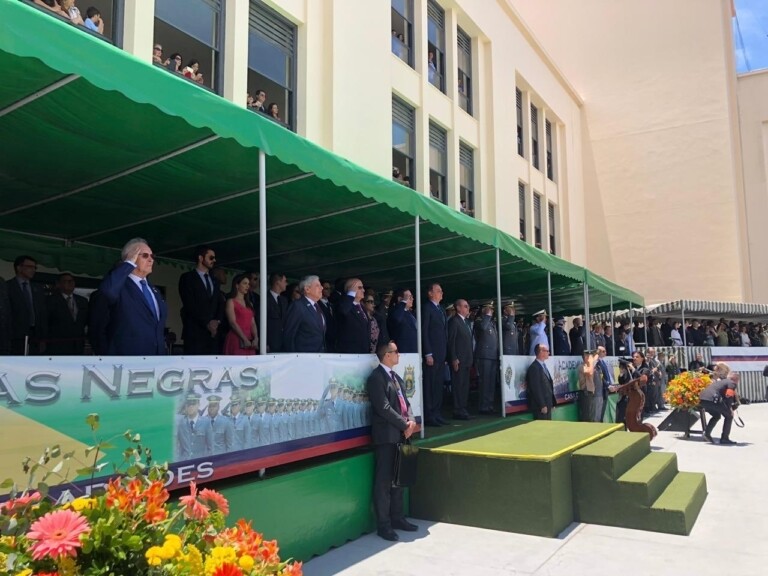 Bolsonaro participa de solenidade na Academia Militar das Agulhas Negras