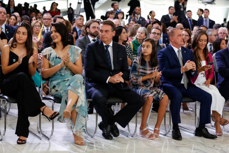 Bolsonaro, Michelle e família promovem Cantata de Natal | Brasil |  