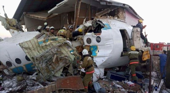 Avião cai no Cazaquistão