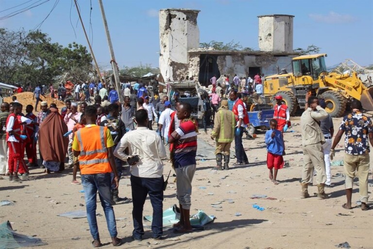 Carro-bomba explode na capital da Somália