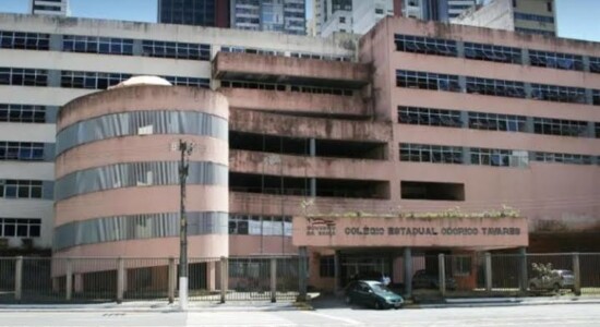 Governo da Bahia fechará escola pública em bairro rico