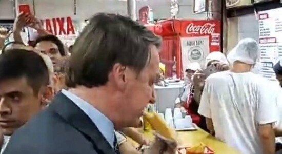 Presidente Jair Bolsonaro come pastel