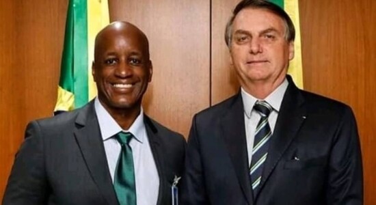 Bolsonaro ao lado do novo presidente da Fundação Palmares