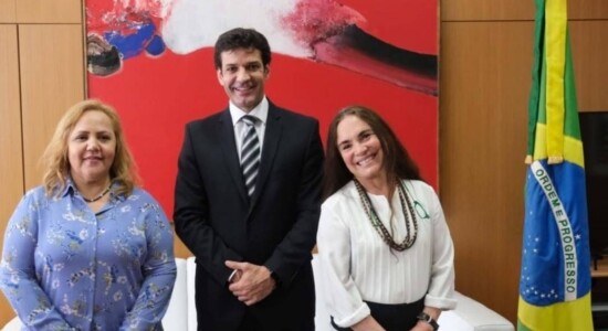 Jane Silva, ministro do Turismo, Marcelo Álvaro Antônio, e Regina Duarte