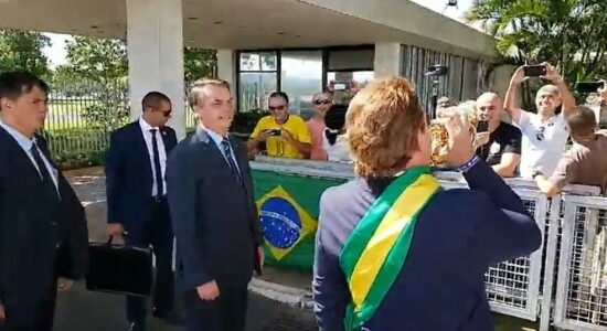 Presidente Jair Bolsonaro durante ato com humorista
