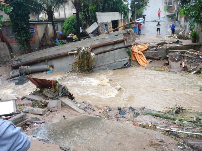 Chuva deixou estragos na Taquara, Zona Oeste do Rio