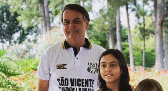 Jair Bolsonaro, a filha, Laurinha, e as netas, filhas do senador Flávio Bolsonaro