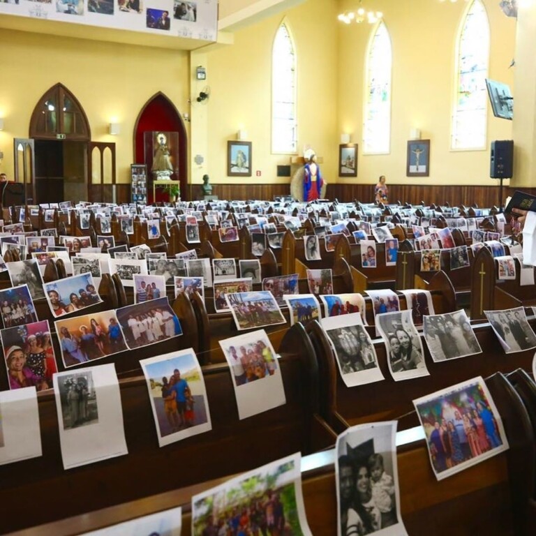 Padre Reginaldo Manzotti teve a ideia de espalhar fotos de fieis pela igreja