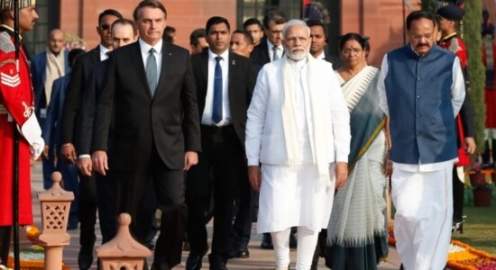 Bolsonaro junto com o primeiro-ministro da Índia, Narendra Modi (centro)
