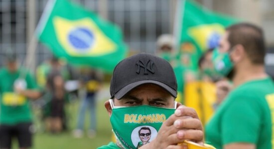 Durante ato em Brasília, Bolsonaro disse que Brasil sairá mais forte da pandemia