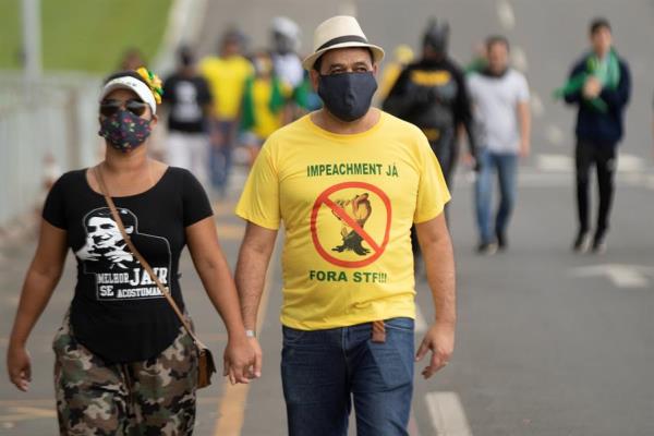 Ato em favor de Bolsonaro enche as avenidas de Brasília