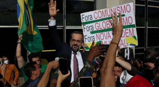 Ministro Abraham Weintraub (Educação) deixa prédio da PF em Brasília