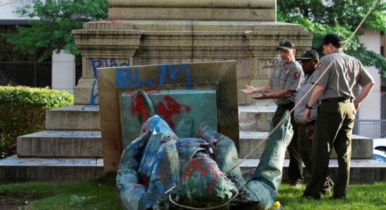 Mais de 100 pessoas foram presas por vandalizar estátuas nos EUA